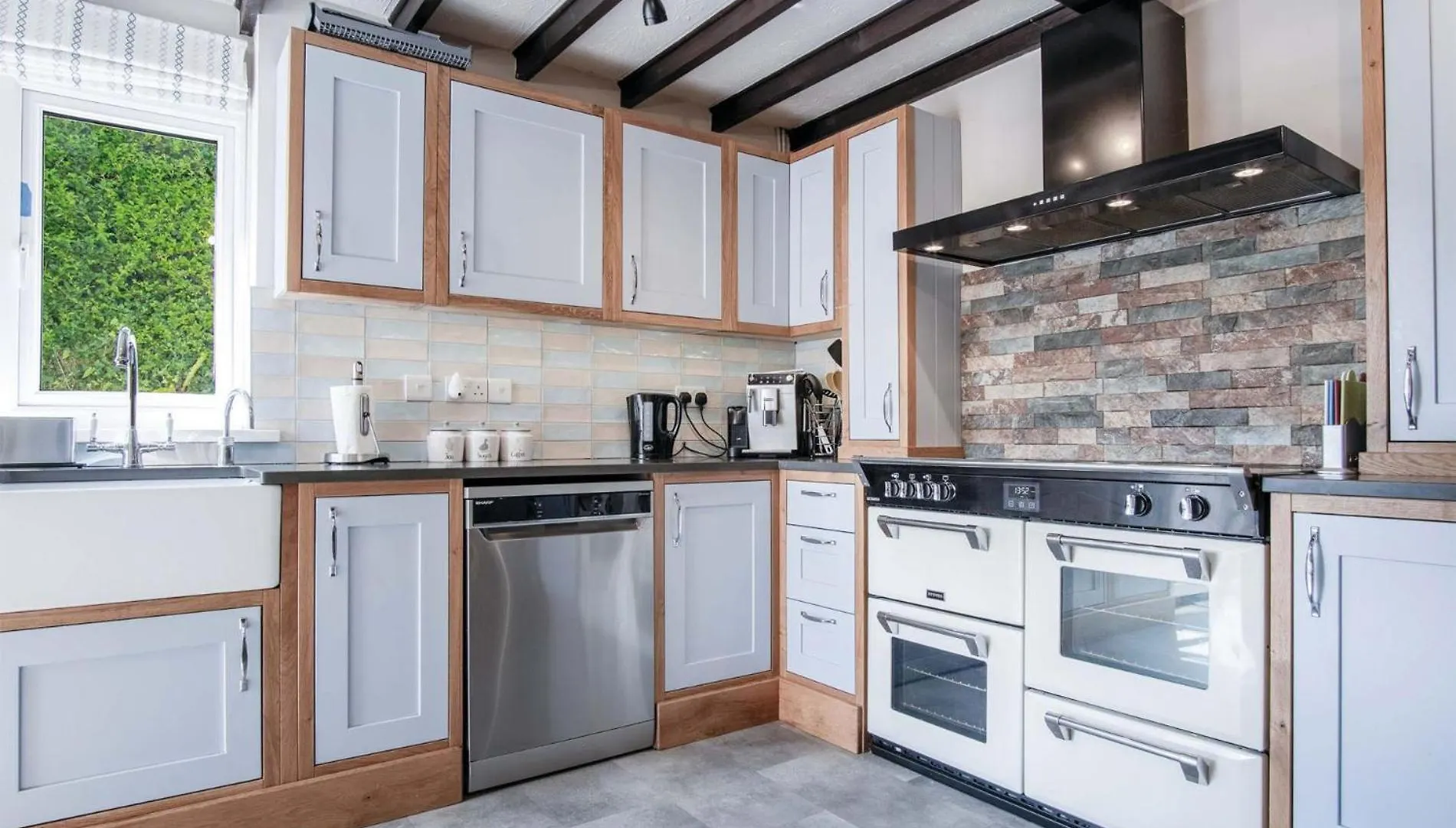 Bryn View - 5 Bedroom Holiday Home - Oxwich 0*,
